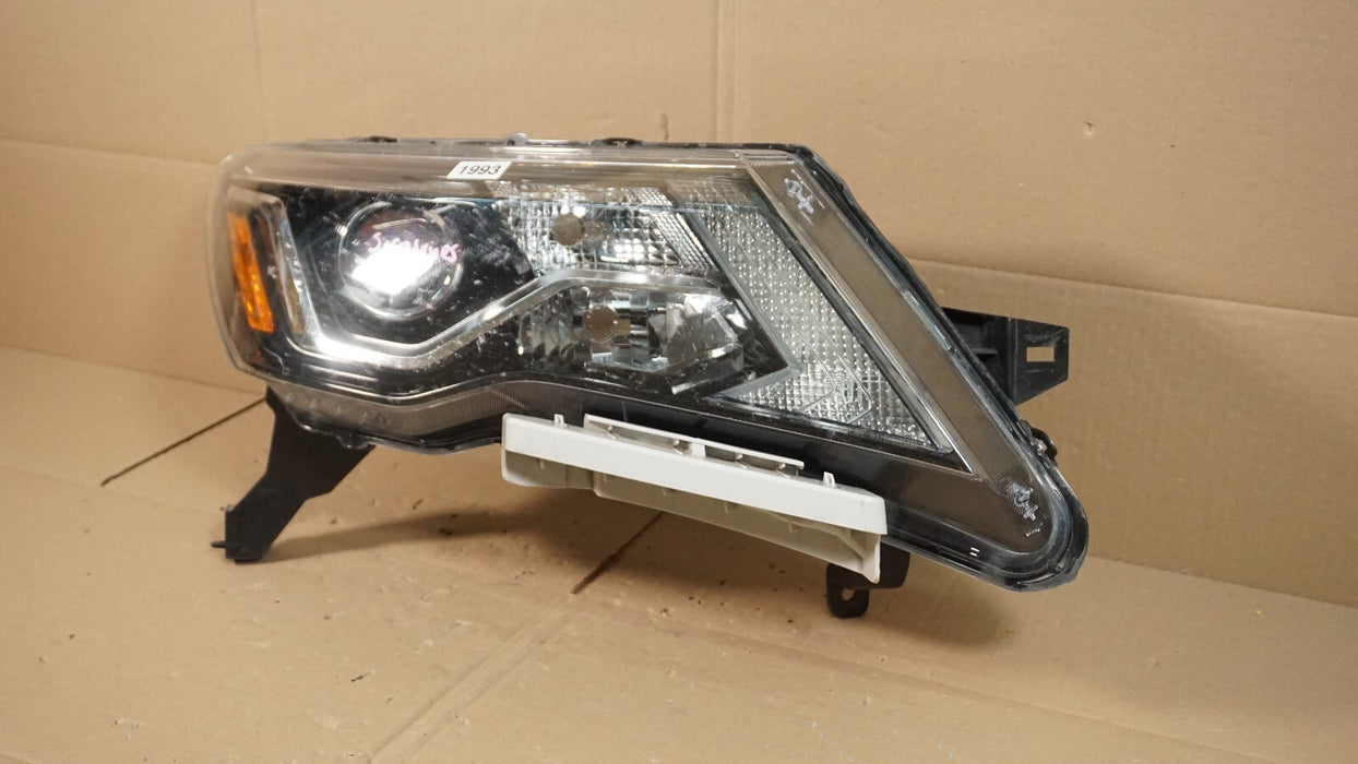2017-2020 NISSAN PATHFINDER FRONT RIGHT RH PASSENGER SIDE HEADLIGHT HALOGEN OEM