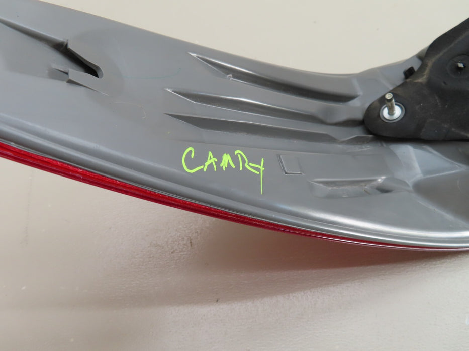 2015-2017 TOYOTA CAMRY REAR PASSENGER SIDE TAILLIGHT TAILLAMP ASSEMBLY OEM