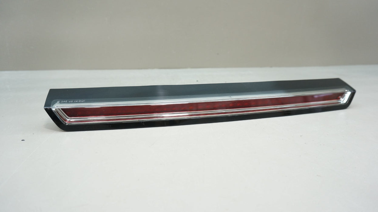 2015-2020 CADILLAC ESCALADE REAR CENTER THIRD BRAKE LIGHT OEM 22803028