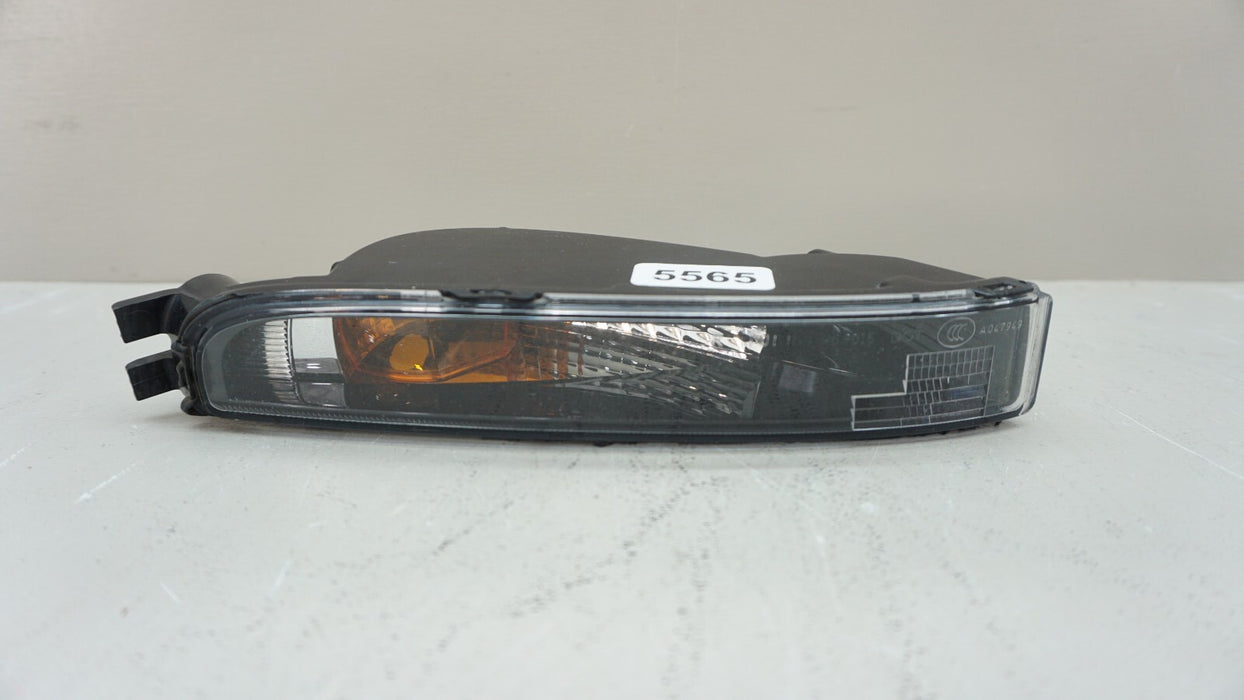 2017-2019 VOLKSWAGEN BEETLE FRONT RIGHT PASSENGER SIDE TURN SIGNAL LIGHT OEM