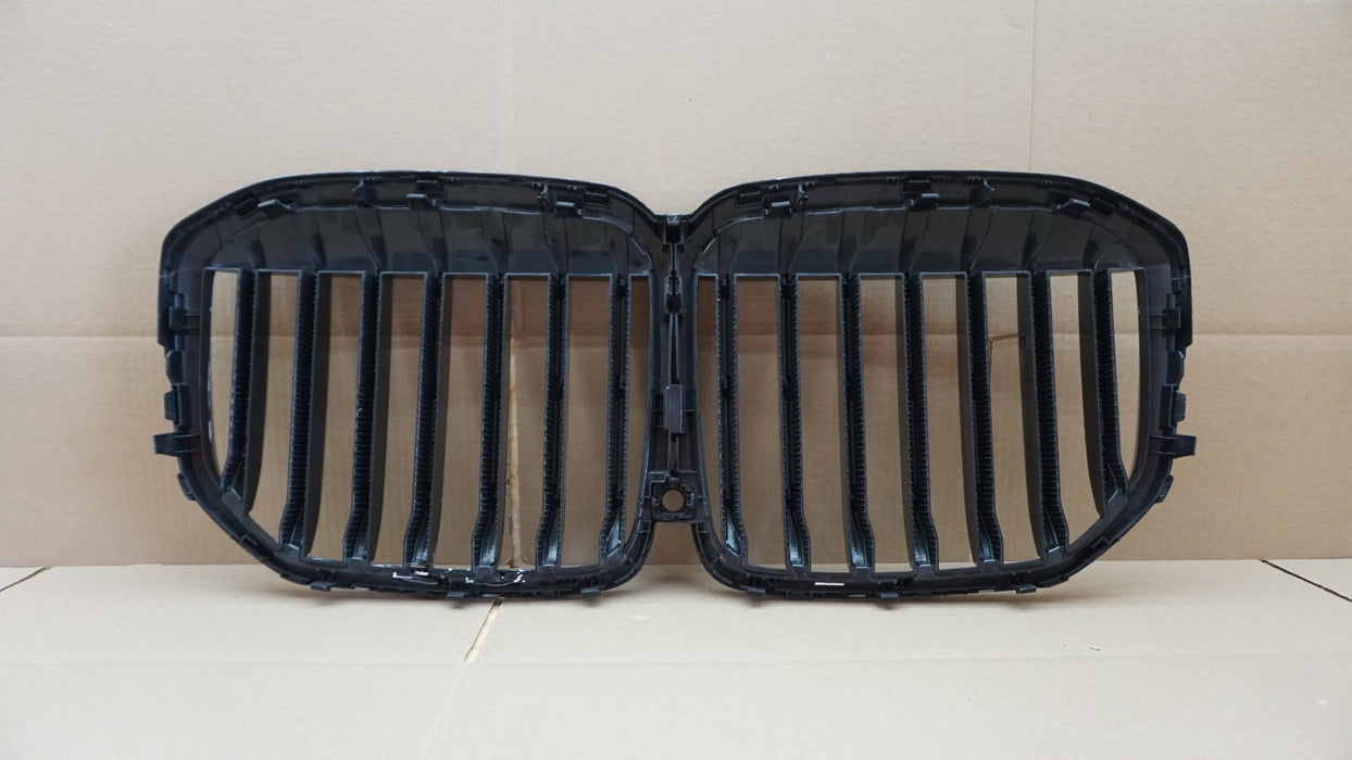 2019-2021 BMW X7 GO7 FRONT MAIN GRILL GRILLE WITH CAMERA HOLE OEM 19 20 21