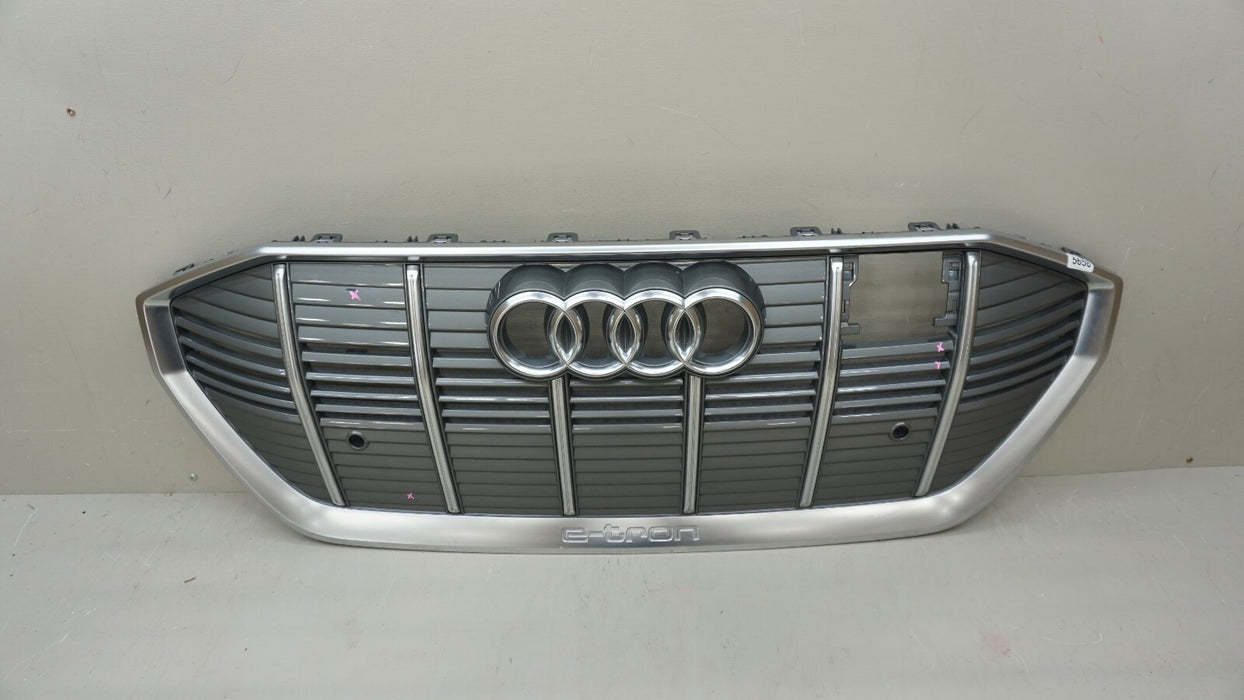 2019-2021 AUDI E-TRON QUATTRO FRONT BUMPER GRILLE GRILL W/ EMBLEM OEM 4KE853651