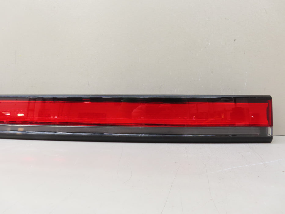 2022-2024 RIVIAN R1T REAR CENTER TAILGATE TAIL LIGHT LED OEM