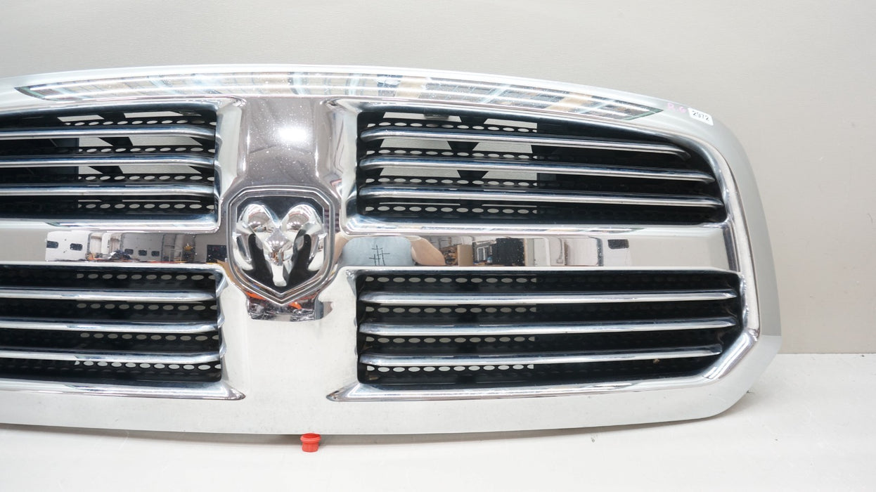 2013-2018 DODGE RAM 1500 FRONT BUMPER RADIATOR GRILLE OEM 13DSAC0020