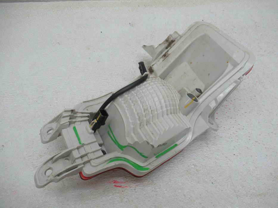 2020 - 2021 HYUNDAI PALISADE REAR PASSENGER SIDE TAIL LIGHT FOG REFLECTOR OEM