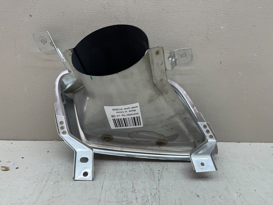 2020-2026 CADILLAC XT5 LH EXHAUST MUFFLER TIP 84410562 OEM