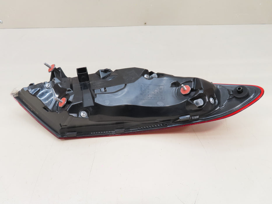 2022 2023 MERCEDES-BENZ C300 REAR RIGHT PASSENGER TAIL LIGHT LED OEM A2069063800