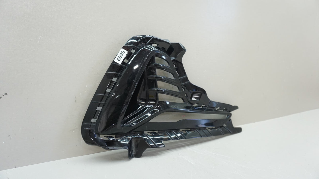 2018-2019 HYUNDAI SONATA FRONT RIGHT PASSENGER SIDE FOG LIGHT BEZEL 86522-E6710