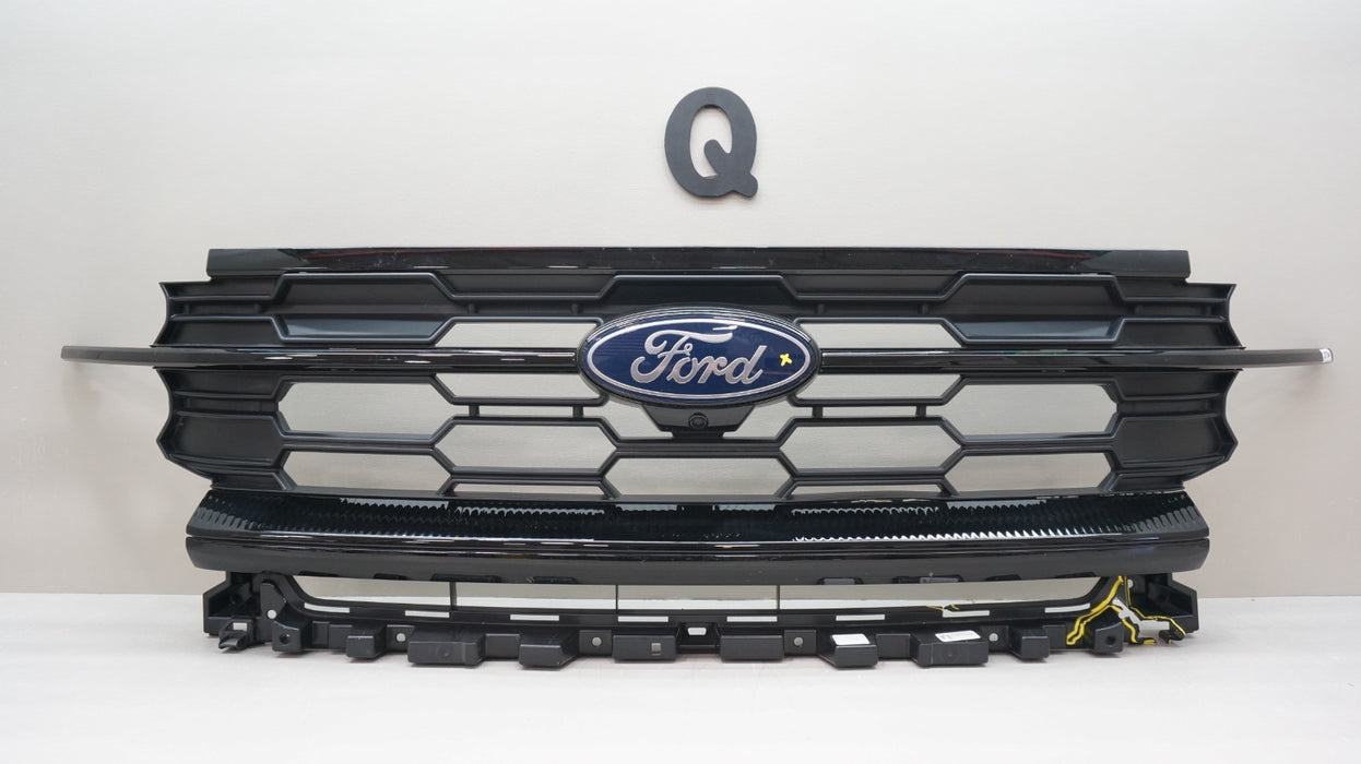 2025-2026 FORD EXPEDITION FRONT BUMPER GRILLE W/ CAMERA W/LIGHT BAR OEM