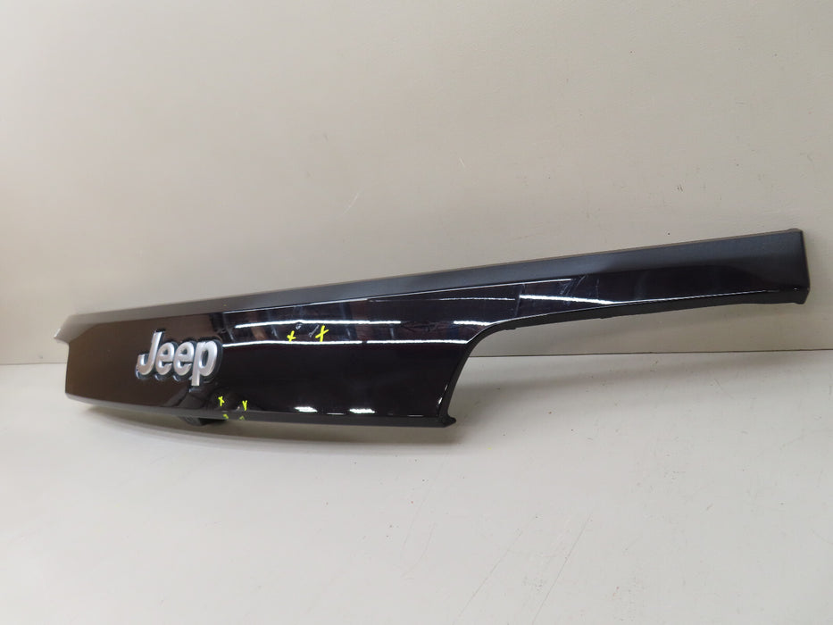 2017-2021 JEEP GRAND CHEROKEE REAR GATE TRIM MOLDING OEM 1WD55TRMACD