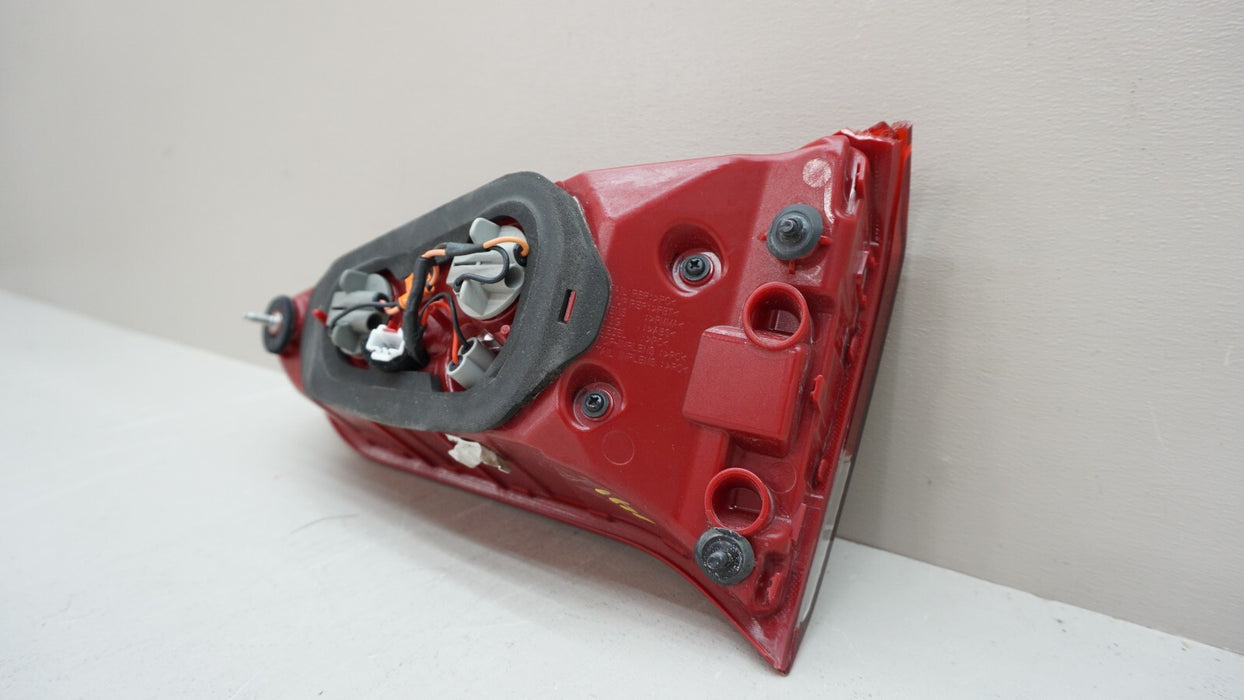 2016-2018 HYUNDAI TUCSON REAR LH LEFT DRIVER SIDE INNER TAIL LIGHT OEM