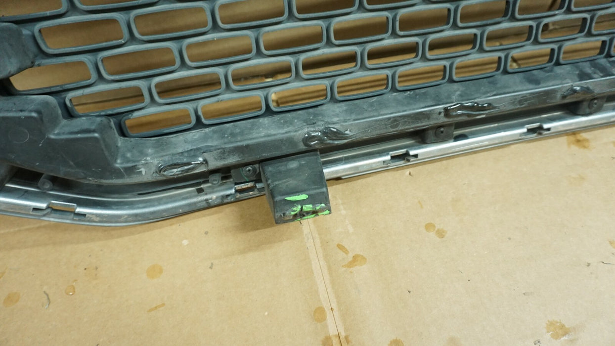 2015-2020 GMC YUKON FRONT BUMPER RADIATOR GRILLE OEM 22936420