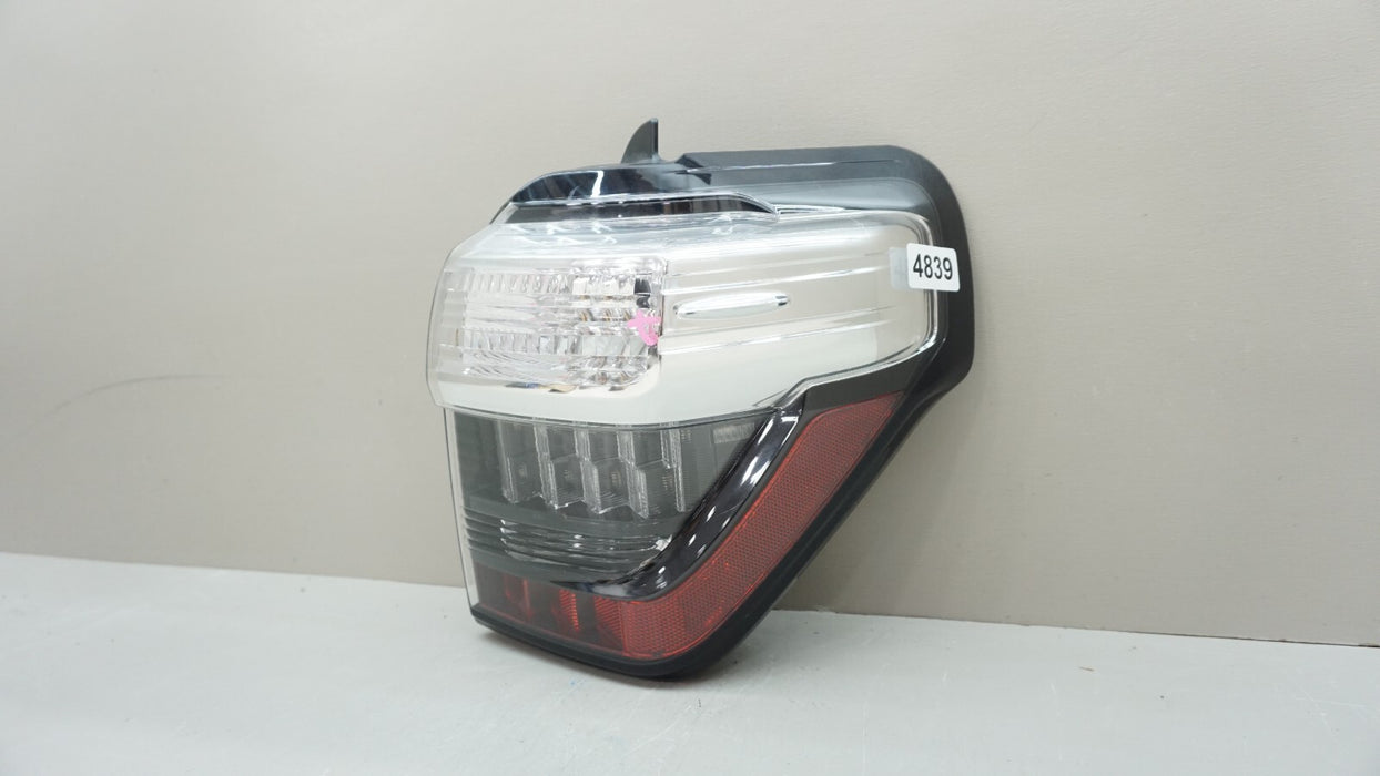 2014-2020 TOYOTA 4RUNNER FRONT RIGHT PASSENGER SIDE TAIL LIGHT OEM