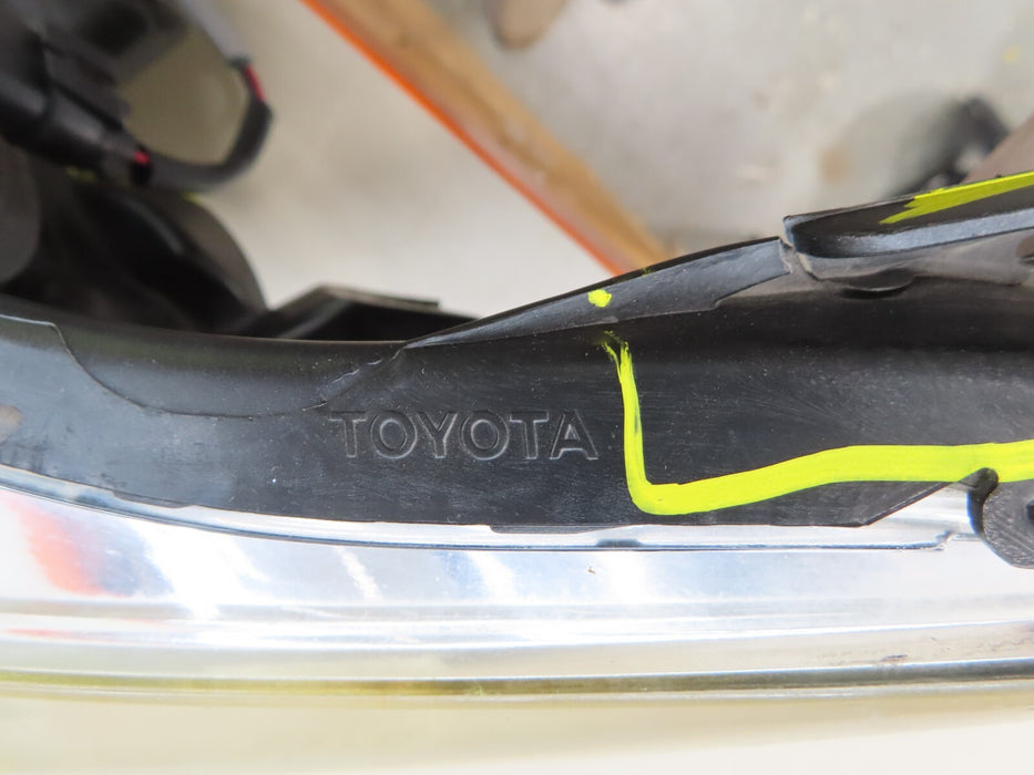 2013-2015 TOYOTA AVALON FRONT LEFT DRIVER SIDE HEADLIGHT LIGHT LAMP HALOGEN OEM