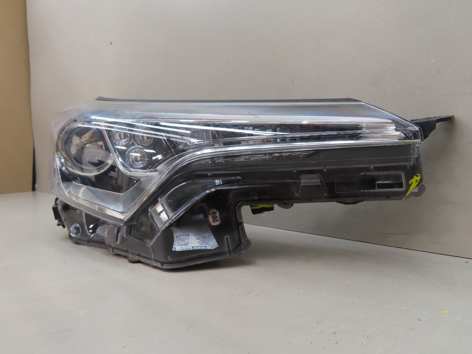 2018-2019 TOYOTA C-HR FRONT RIGHT SIDE HEADLIGHT LAMP HALOGEN OEM 81110-F4041