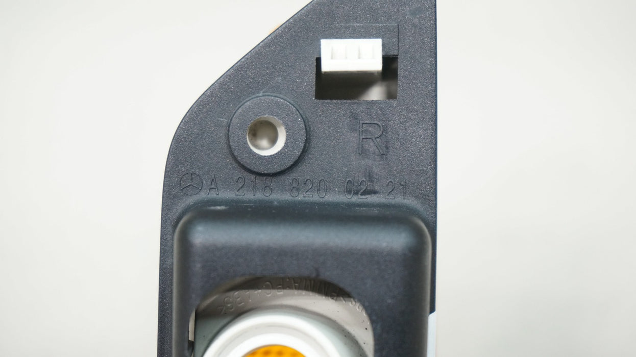 2012-2018 MERCEDES BENZ CLS C218 FRONT RIGHT PASSENGER TURN SIGNAL LIGHT OEM