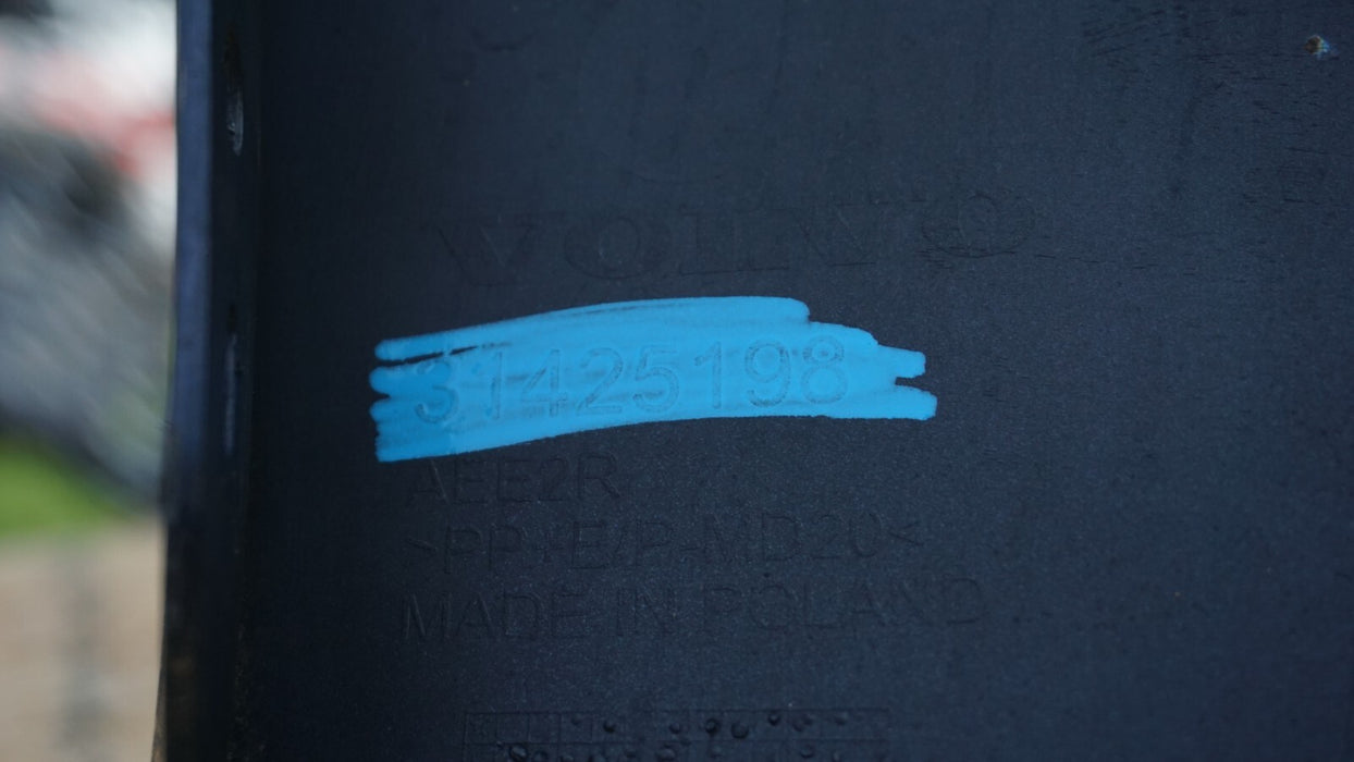 2018-2020 VOLVO XC60 REAR BUMPER PLASTIC COVER PANEL 31425198 OEM