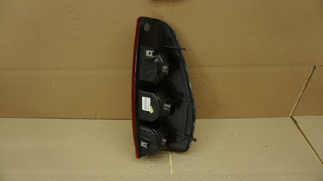 2004-2012 GMC CANYON RIGHT PASSENGER SIDE TAIL LIGHT OEM