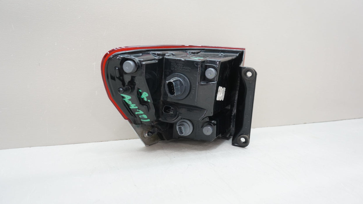 2014-2021 JEEP GRAND CHEROKEE REAR RIGHT PASSENGER SIDE OUTER TAIL LIGHT OEM