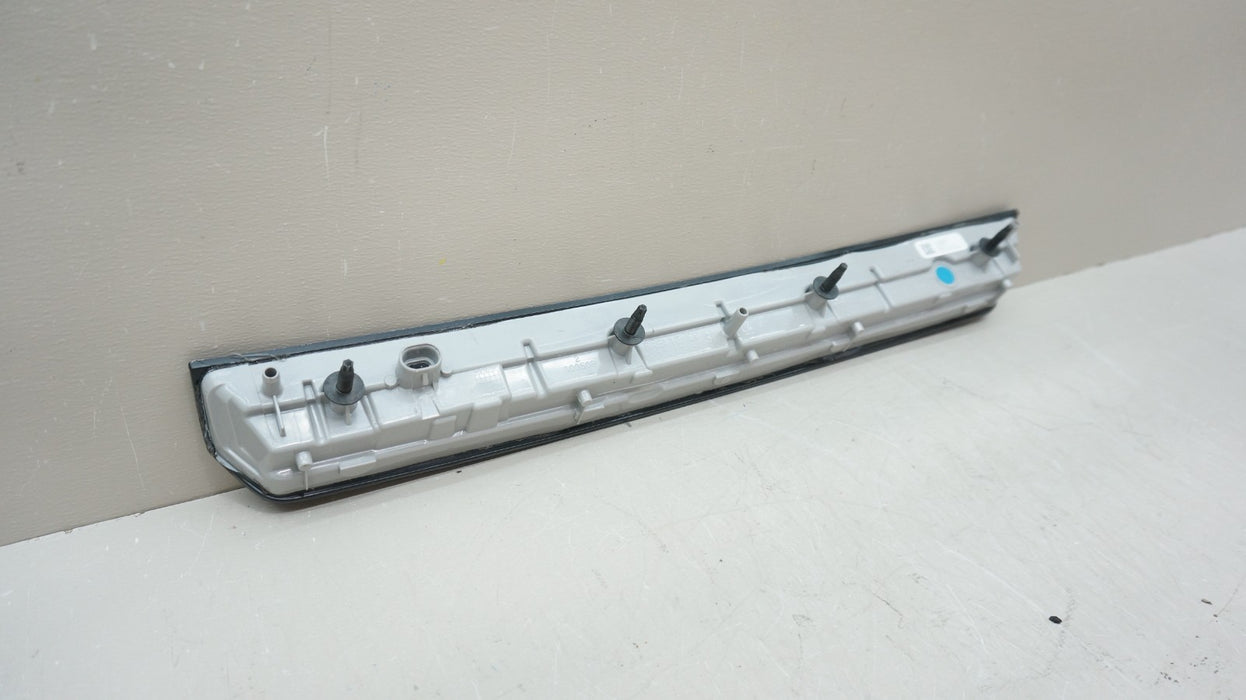 2015-2020 CADILLAC ESCALADE REAR CENTER THIRD BRAKE LIGHT OEM 22803028