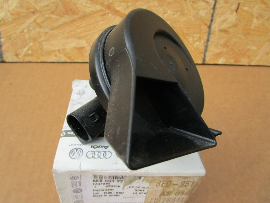 AUDI VOLKSWAGEN VW HORN 8E0951223C OEM