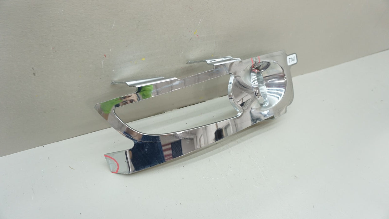 2008-2012 BUICK ENCLAVE FRONT RIGHT PASSENGER SIDE FOG LIGHT BEZEL 2587872 OEM