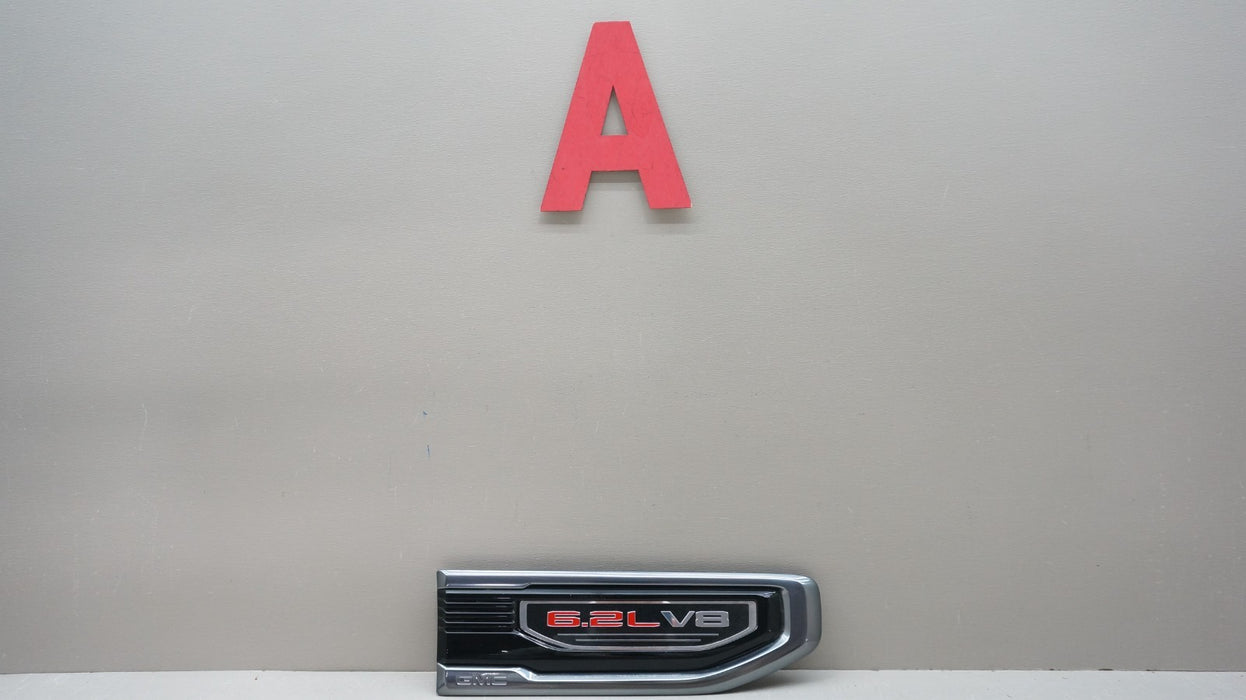 2019-2024 GMC SIERRA 1500 FRONT RIGHT FENDER VENT EMBLEM OEM 84431315