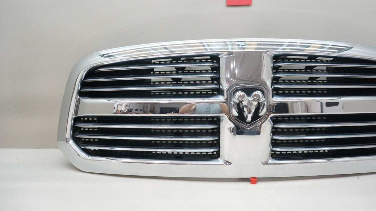 2013-2018 DODGE RAM 1500 FRONT BUMPER RADIATOR GRILLE OEM 13DSAC0020