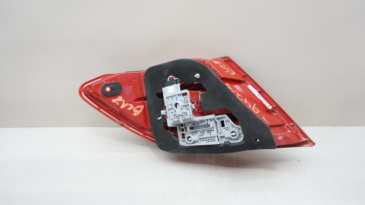 2012-2014 MERCEDES-BENZ C-CLASS W204 REAR RIGHT PASSENGER SIDE TAIL LIGHT OEM
