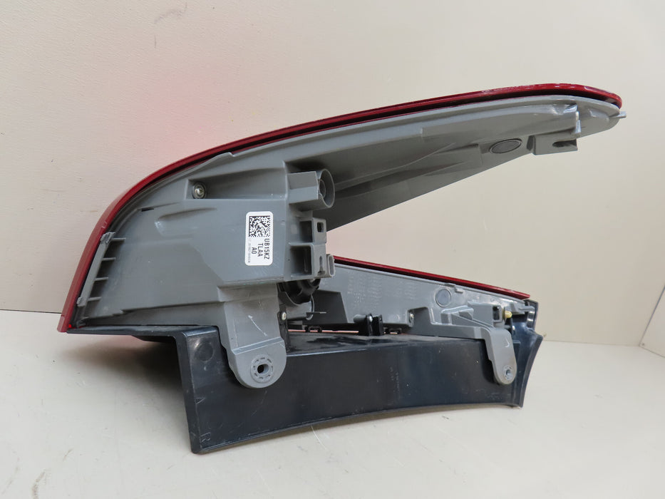 2017-2019 HONDA CRV CR-V REAR RIGHT PASSENGER SIDE TAIL LIGHT OUTER OEM