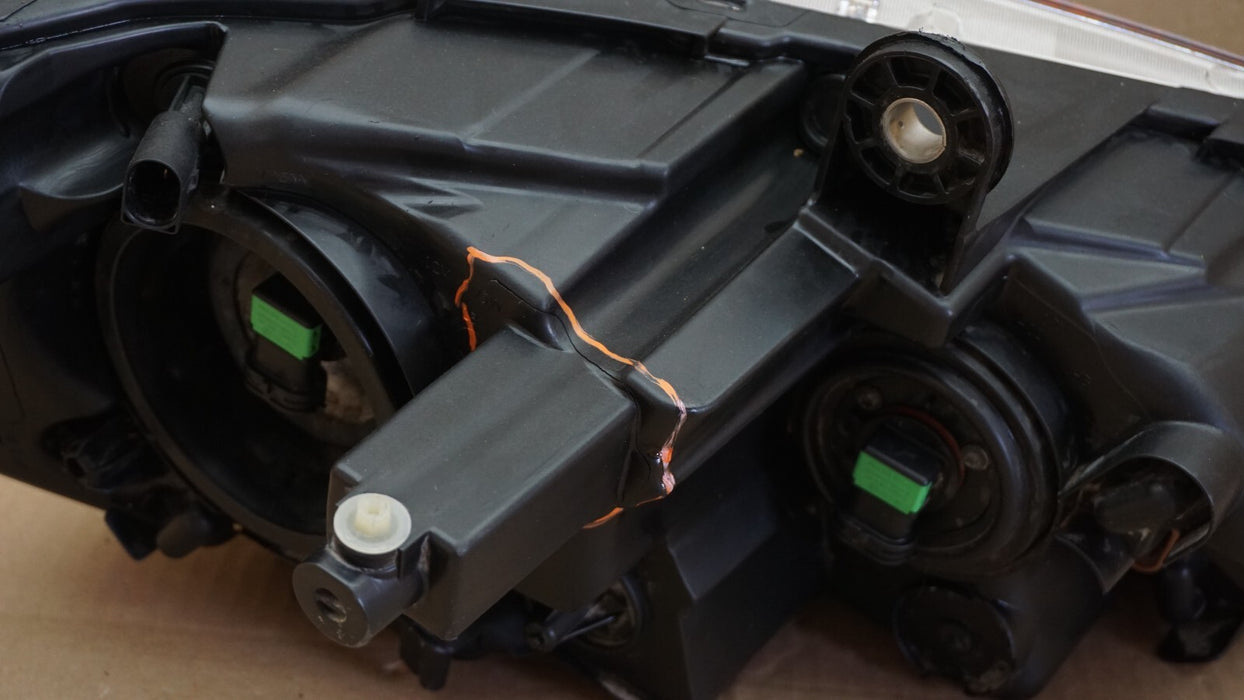 2008-2016 CHRYSLER TOWN AND COUNTRY  LEFT DRIVER SIDE HALOGEN HEADLIGHT OEM