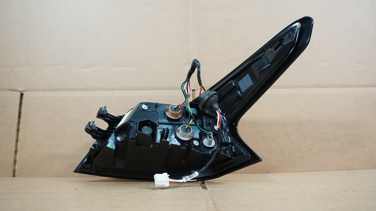 2019-2020 NISSAN ALTIMA LEFT DRIVER SIDE OUTER TAIL LIGHT HALOGEN LAMP 19 20 OEM