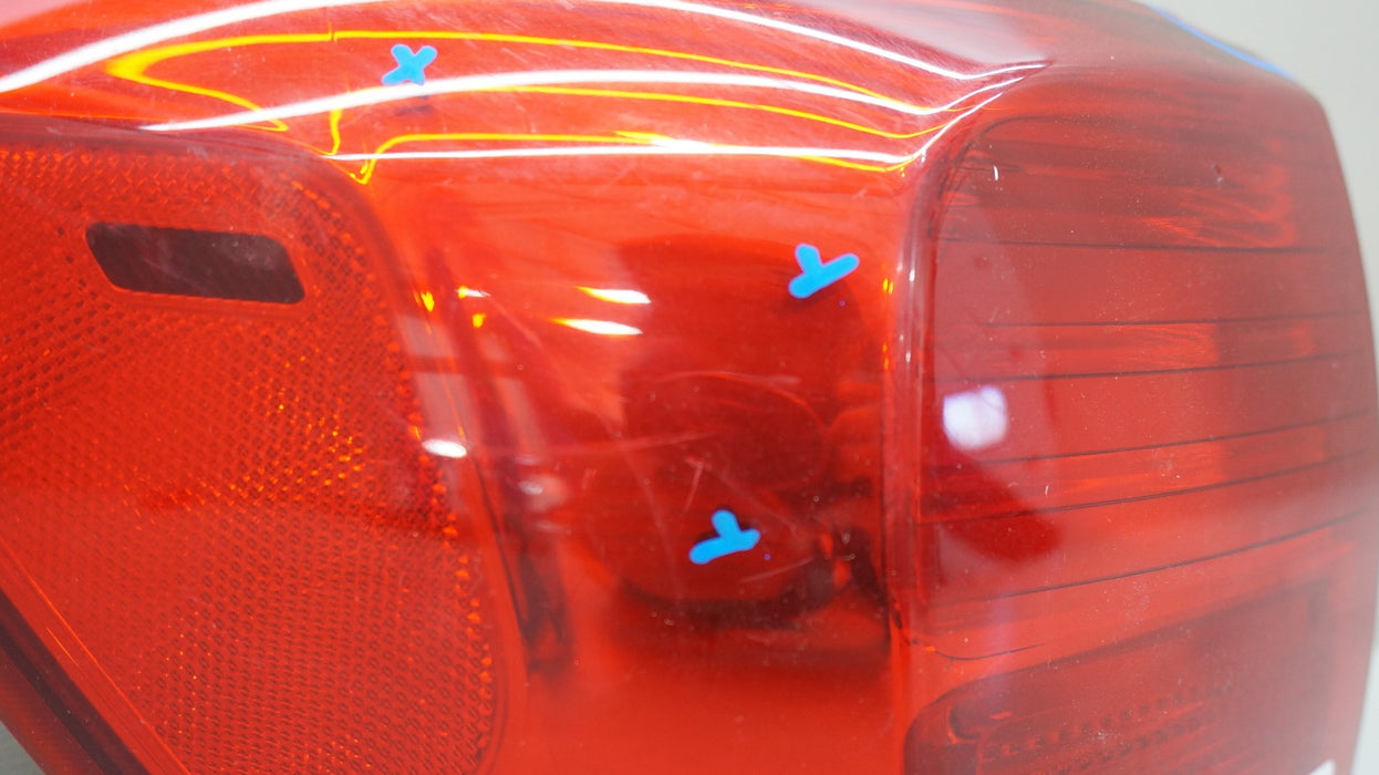 2016-2018 KIA SEDONA REAR LEFT DRIVERS SIDE TAIL LIGHT OEM