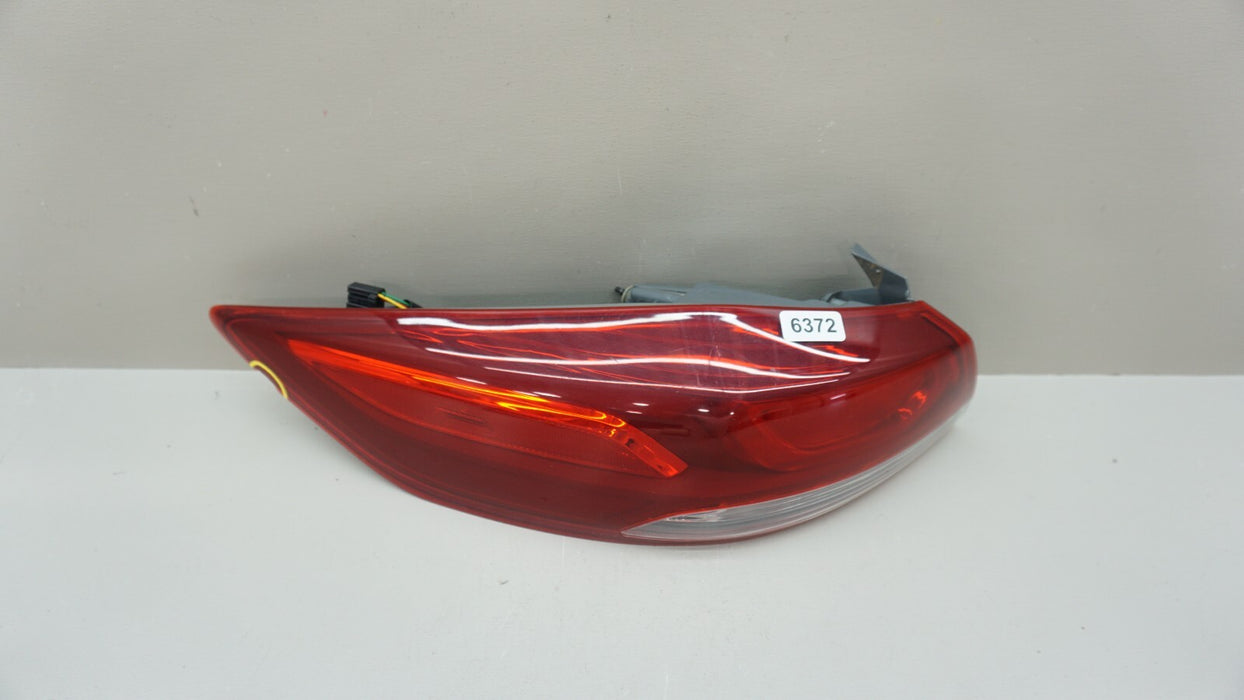 2017-2018 HYUNDAI ELANTRA SEDAN REAR LH LEFT DRIVER SIDE OUTER TAIL LIGHT OEM