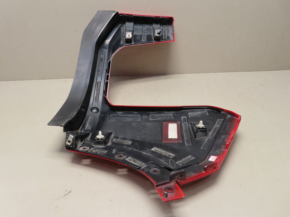 2020-2022 CHEVROLET SILVERADO 2500 3500 HD FRONT RIGHT BUMPER CAP OEM 84678862