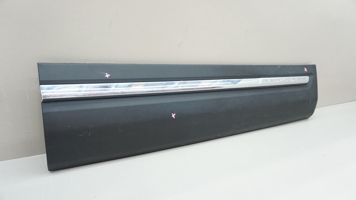 2017-2019 FORD EXPLORER FRONT RIGHT SIDE DOOR LOWER TRIM MOLDING OEM HB537820848