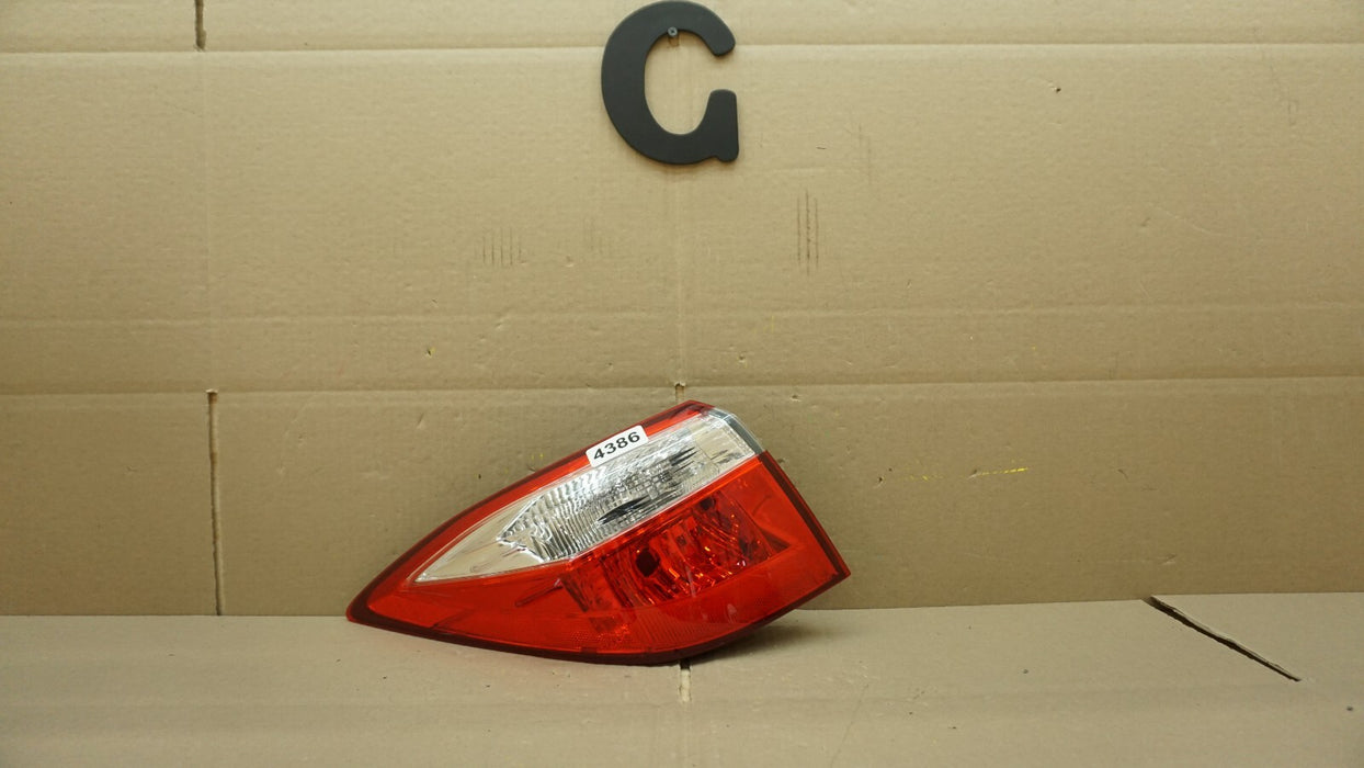 2014-2016 TOYOTA COROLLA REAR LEFT DRIVER SIDE TAIL LIGHT HALOGEN OEM 14 15 16