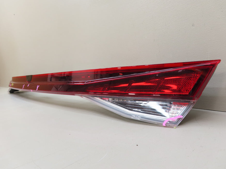 2021 2022 HYUNDAI ELANTRA REAR CENTER TAIL LIGHT LIFT GATE OEM LED 92409-AB000