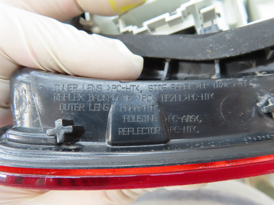2015-2018 VOLKSWAGEN JETTA REAR RIGHT PASSENGER SIDE OUTER TAIL LIGHT LAMP OEM