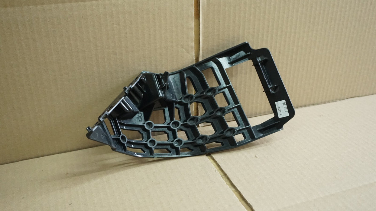 2019-2021 BMW X5 G05 M SPORT FRONT BUMPER RIGHT SIDE BRACKET RETAINER MOUNT OEM