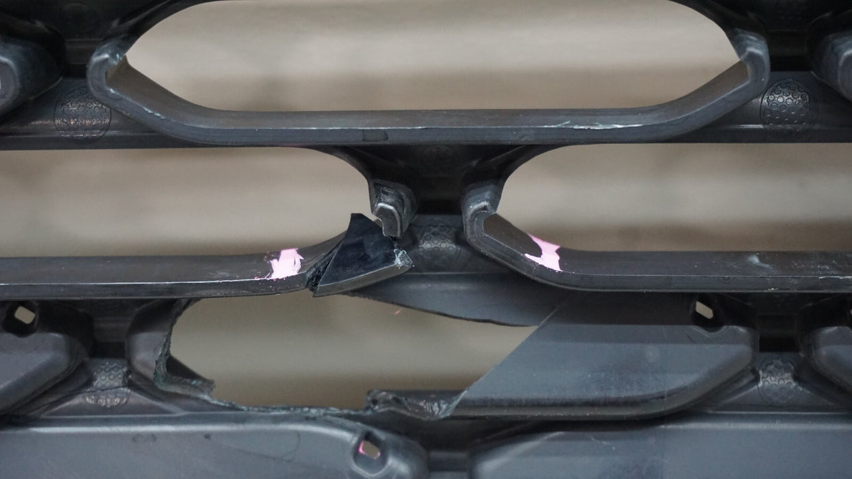 2020-2022 FORD ESCAPE FRONT BUMPER CENTER GRILL GRILLE OEM LJ6B-8150-B