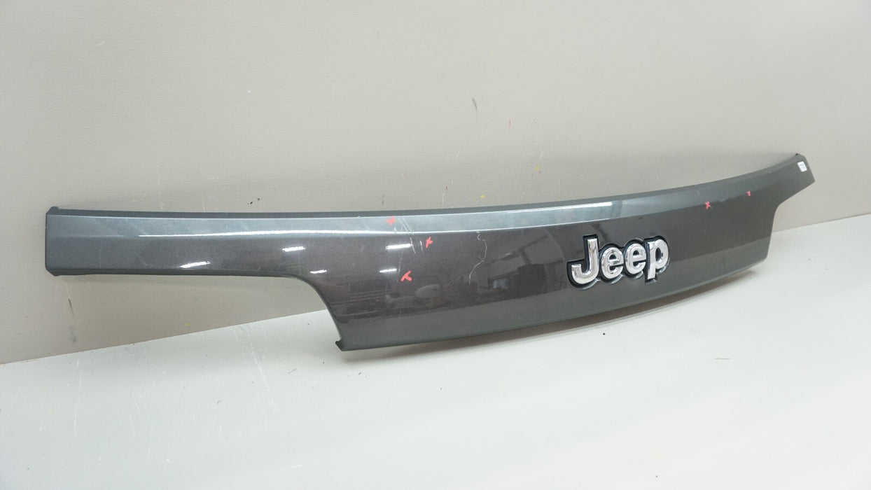 2016-2021 JEEP GRAND CHEROKEE LIFTGATE LIGHT MOLDING OEM 1WD55TRMAD
