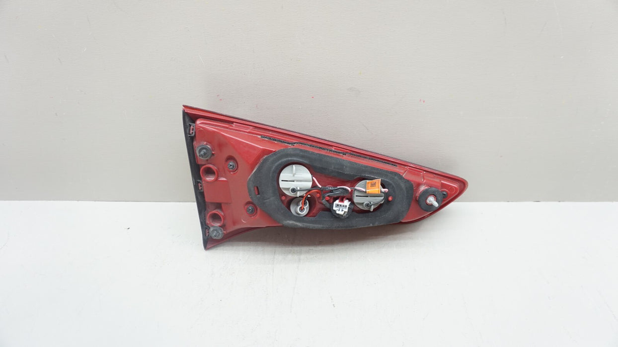 2016-2018 HYUNDAI TUCSON REAR RH RIGHT PASSENGER SIDE INNER TAIL LIGHT OEM