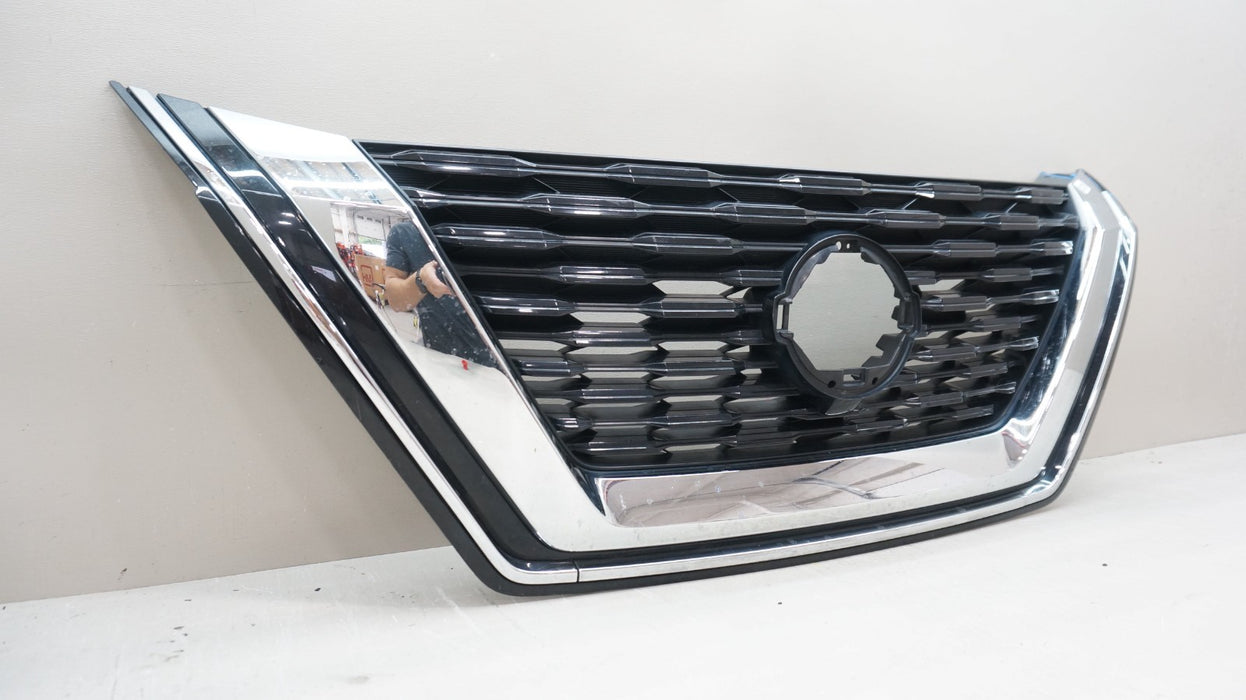 2021-2023 NISSAN ROGUE FRONT UPPER RADIATOR GRILLE GRILL 623106RR0A OEM