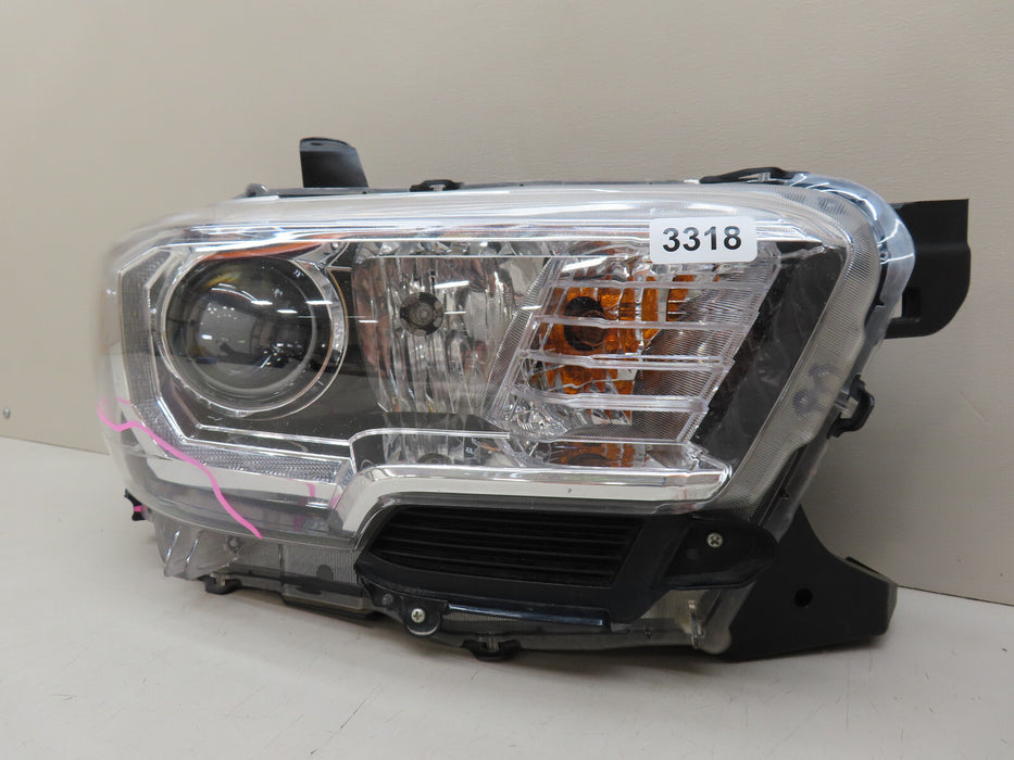 2016-2020 TOYOTA TACOMA FRONT RIGHT PASSENGER HEADLIGHT HALOGEN OEM