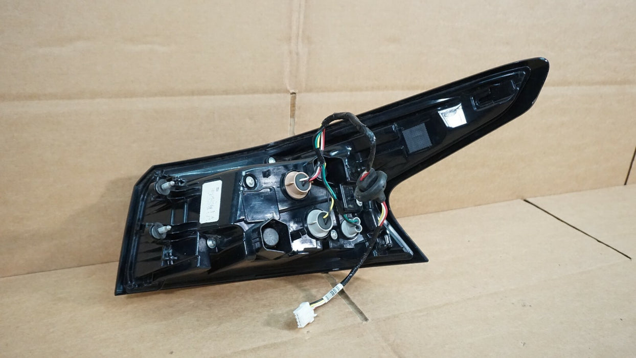 2019-2020 NISSAN ALTIMA LEFT DRIVER SIDE OUTER TAIL LIGHT HALOGEN LAMP 19 20 OEM