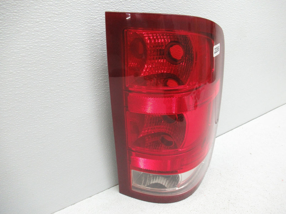 2007-2014 CHEVROLET SILVERADO REAR LEFT DRIVER SIDE OUTER TAIL LIGHT LAMP OEM