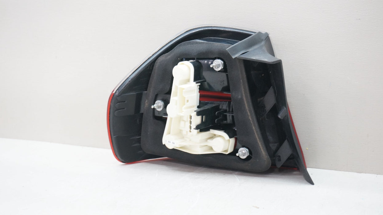 2006-2008 BMW 3-SERIES E90 REAR RIGHT PASSENGER SIDE TAIL LIGHT OEM