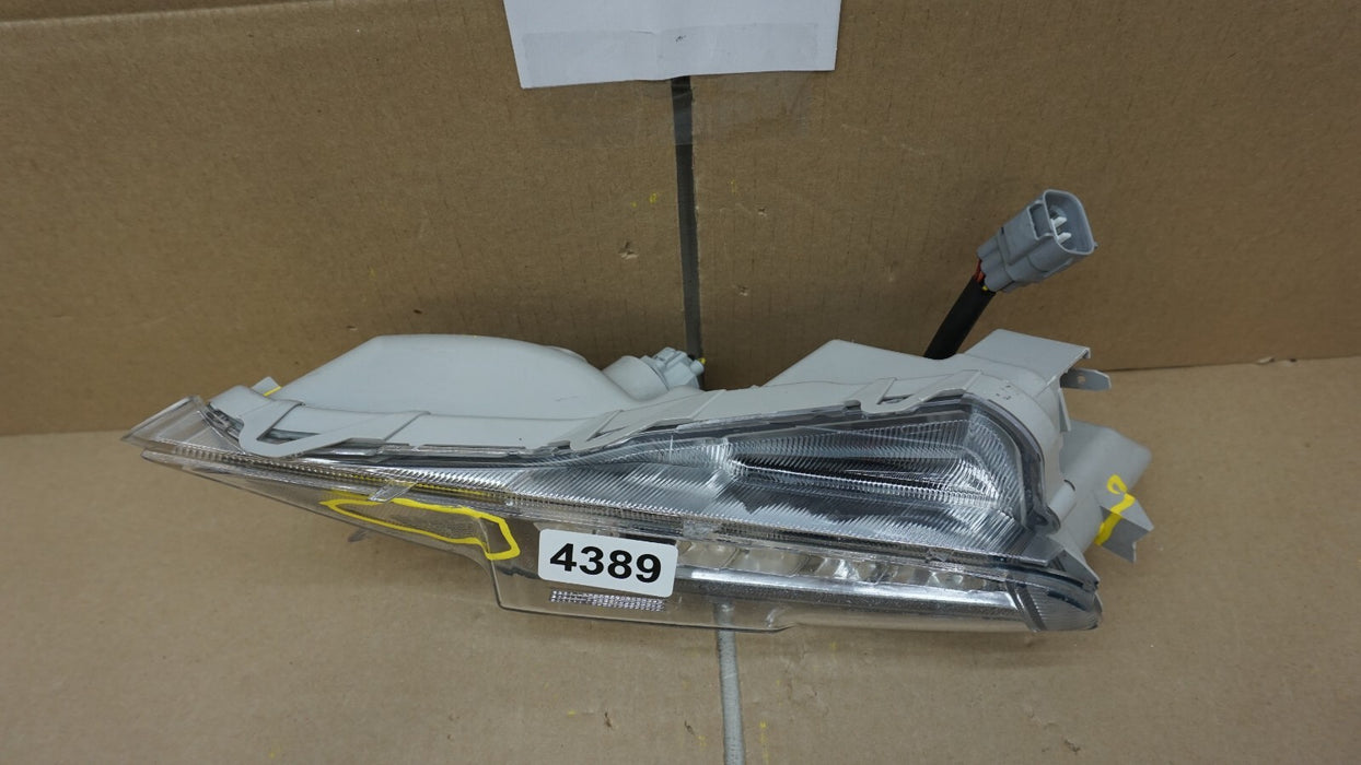 2015-2017 TOYOTA CAMRY FRONT RIGHT PASSENGER SIDE TURN SIGNAL LIGHT OEM 15 16 17