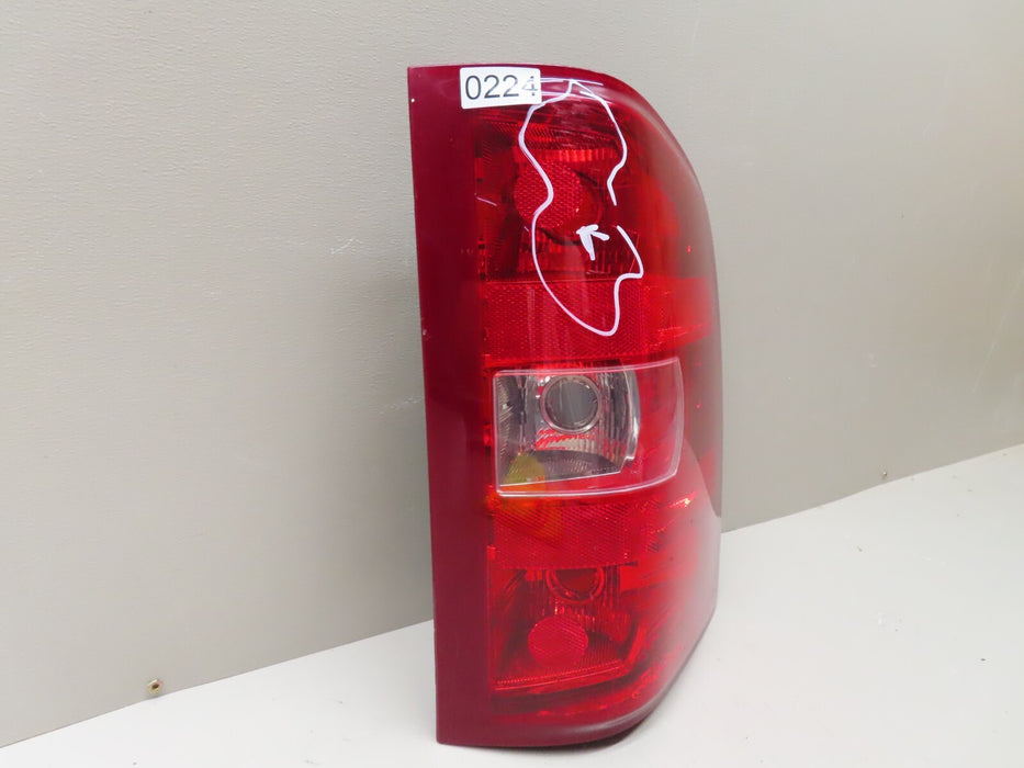 2007-2014 CHEVROLET SILVERADO REAR RIGHT PASSENGER SIDE LIGHT TAILLIGHT LAMP OEM